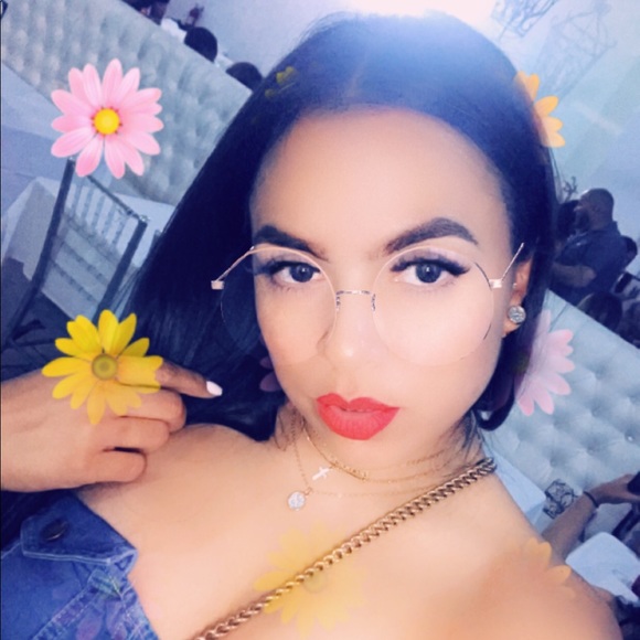 Meet your Posher, Michelle - Picture 1 of 1